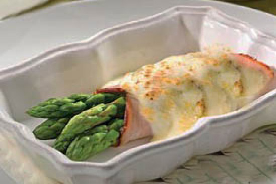 Asparagus with cream cheese and prosciutto 