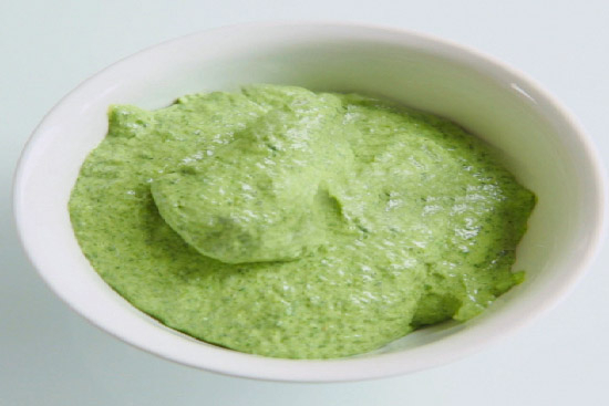 Green herb sauce for dipping asparagus 