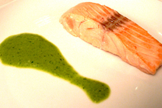 Fillet of salmon with sorrel sauce 