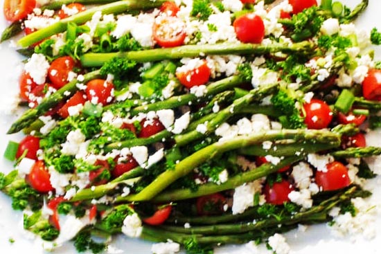 Asparagus and tomato salad with feta 