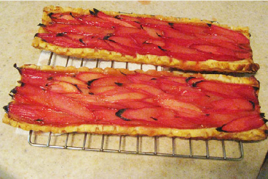 Rhubarb tart with orange-ginger glaze 