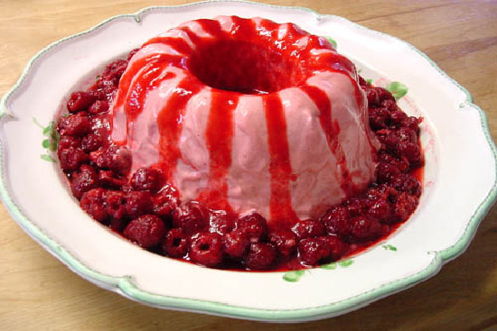 Light raspberry mousse 