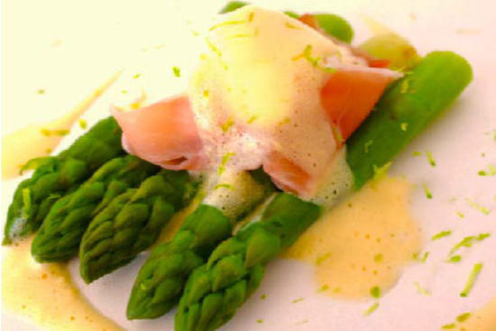 Asparagus hollandaise with ham 