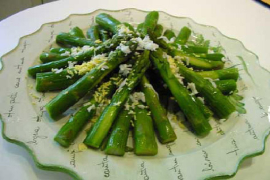 Asparagus mimosa - A recipe by wefacecook.com