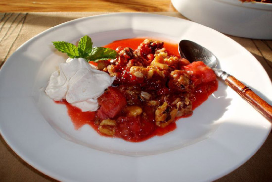 Rhubarb and strawberry crisp 