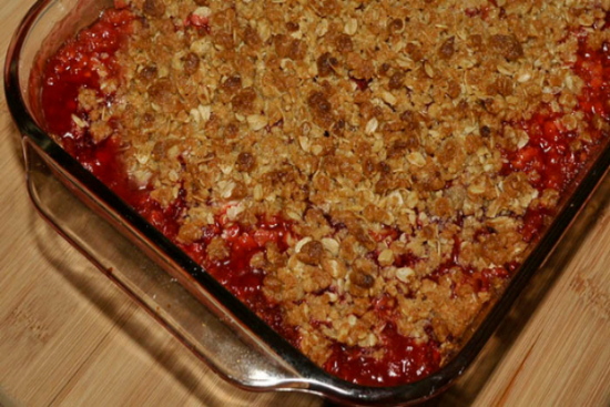 Rhubarb crisp - A recipe by wefacecook.com