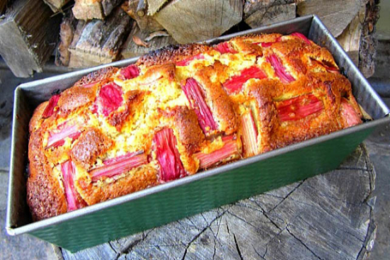 Rhubarb pound cake 