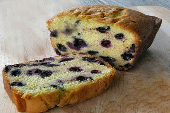 Cream cheese and wild blueberry pound cake 