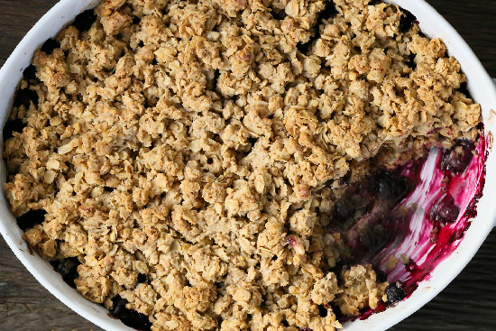 Easy blueberry crunch - A recipe by wefacecook.com