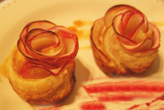 Rose shaped apple dessert 