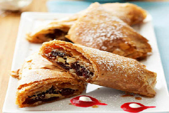 Apple strudel with cranberry sauce 