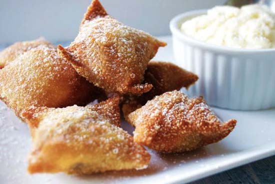 Fried banana wontons with custard sauce - A recipe by wefacecook.com