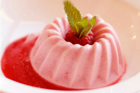 Light strawberry mousse 