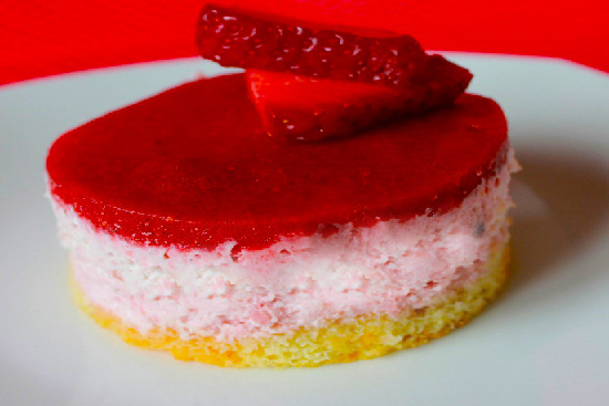 Strawberry mousse cake  - A recipe by wefacecook.com