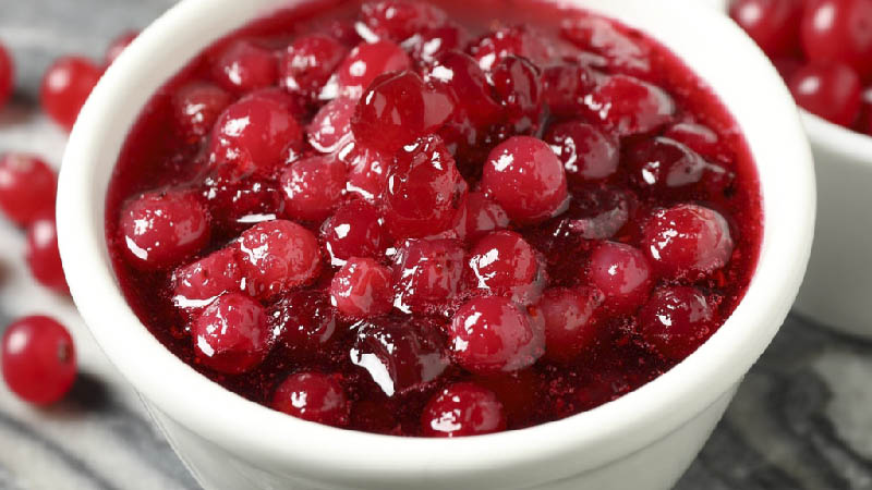 Spiced whole cranberry sauce - A recipe by wefacecook.com