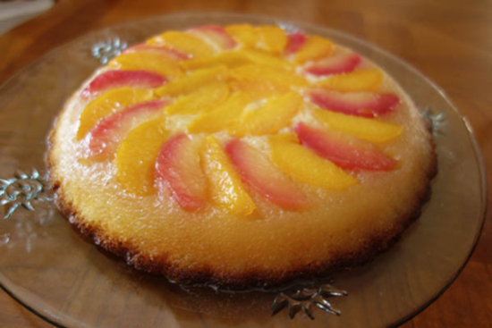 Upside-down peach cake - A recipe by wefacecook.com