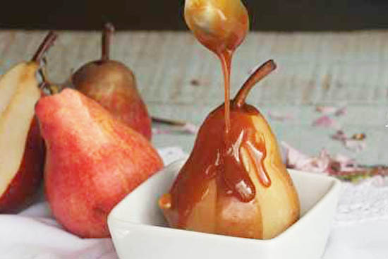 Poached pears with spiced caramel sauce 