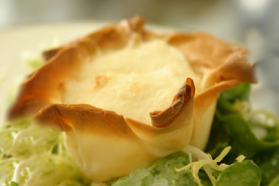 Goat cheese soufflés in phyllo cups 