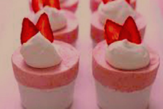 Frozen individual strawberry soufflés - A recipe by wefacecook.com