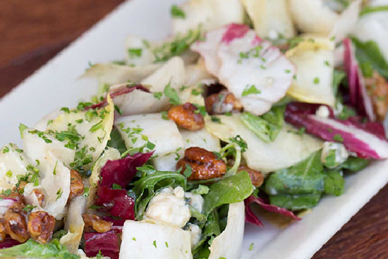 Red endives and spinach salad 