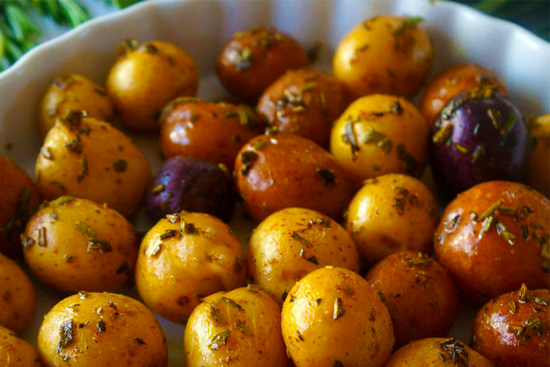 Herb roasted potatoes - A recipe by wefacecook.com