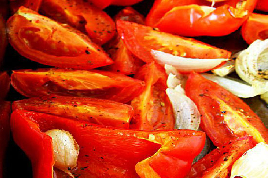 Roasted tomatoes and red peppers - A recipe by wefacecook.com