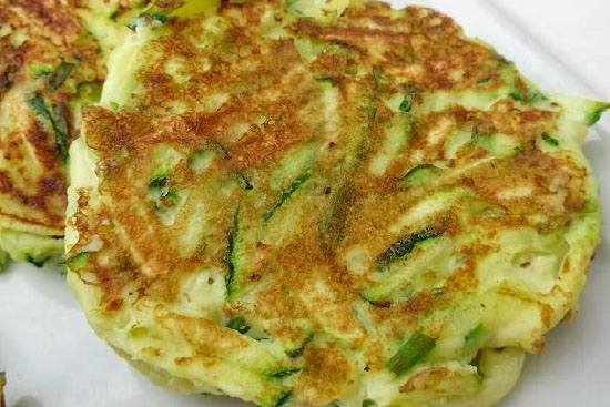 Zucchini pancakes - A recipe by wefacecook.com