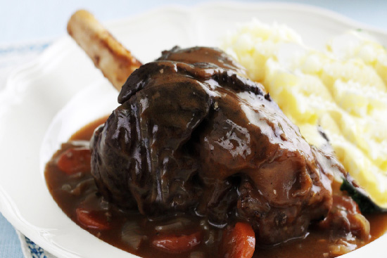 Leg of lamb in red wine sauce - A recipe by wefacecook.com