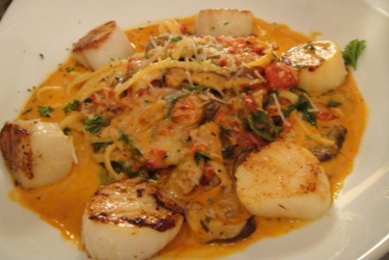 Lemon grass fettuccini with seared shrimp and scallops - A recipe by wefacecook.com