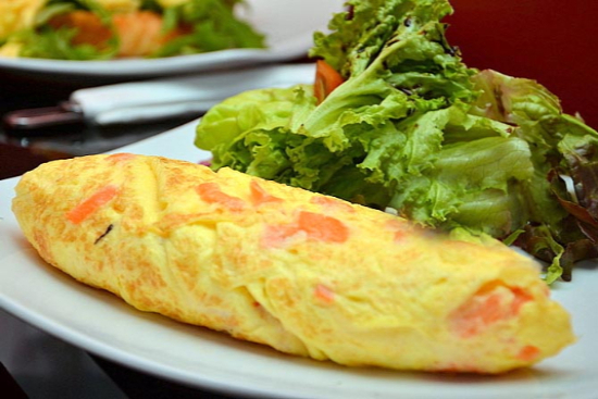 Smoked salmon omelet - A recipe by wefacecook.com