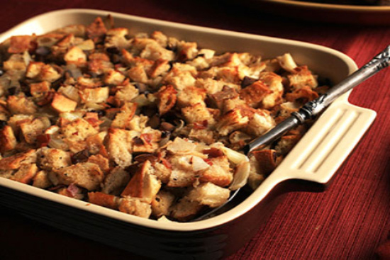 Chestnut stuffing with onion and currant 