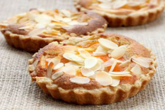 Almond tartlets - A recipe by wefacecook.com