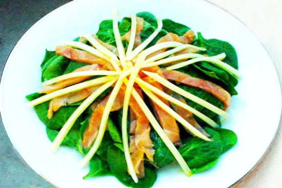 Smoked salmon salad - A recipe by wefacecook.com