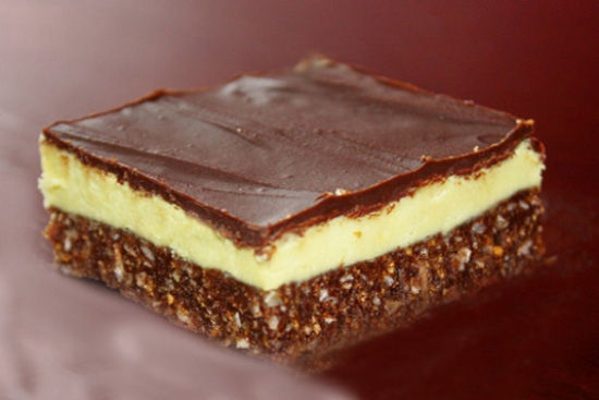 Nanaimo bars - A recipe by wefacecook.com