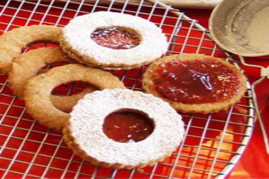 Linzer cookies - A recipe by wefacecook.com