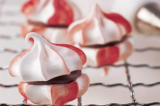Peppermint meringues with chocolate filling - A recipe by wefacecook.com