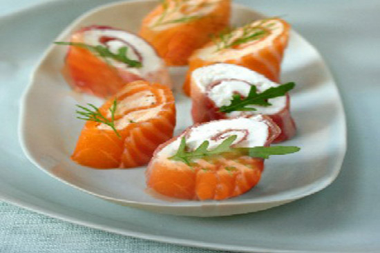 Smoked salmon roll 