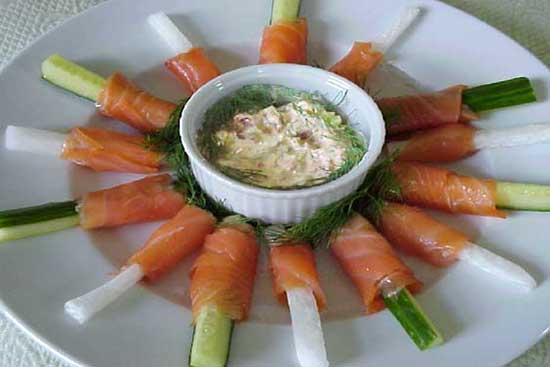 Smoked salmon wrapped in cucumber sticks 