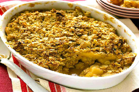 Apple-oatmeal crisp with irish whiskey cream - A recipe by wefacecook.com