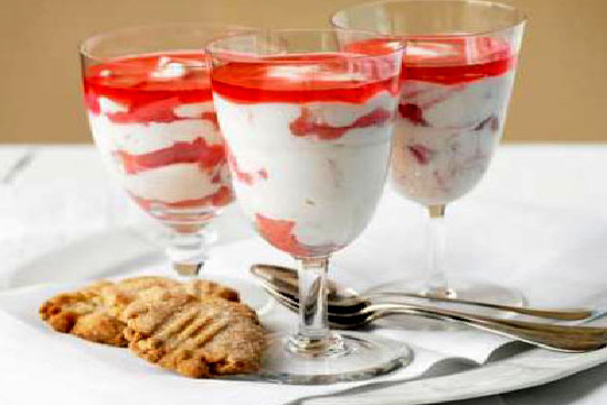 Simple rhubarb fool 