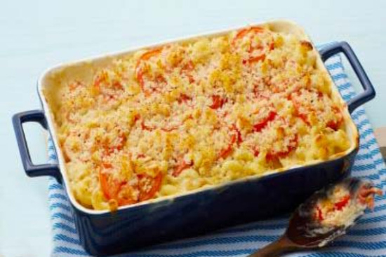 Macaroni and cheese with tomatoes 