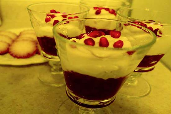 Vanilla-pomegranate parfaits - A recipe by wefacecook.com