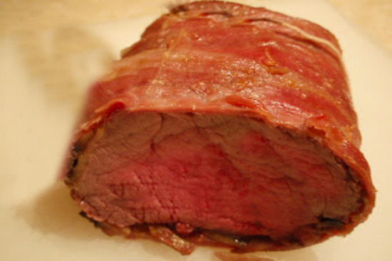 Pancetta-wrapped beef tenderloin - A recipe by wefacecook.com