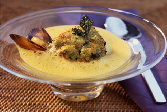Saffron-infused mussel velouté - A recipe by wefacecook.com