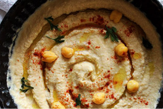 Basic hummus - A recipe by wefacecook.com