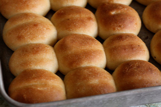 Parker house rolls - A recipe by wefacecook.com