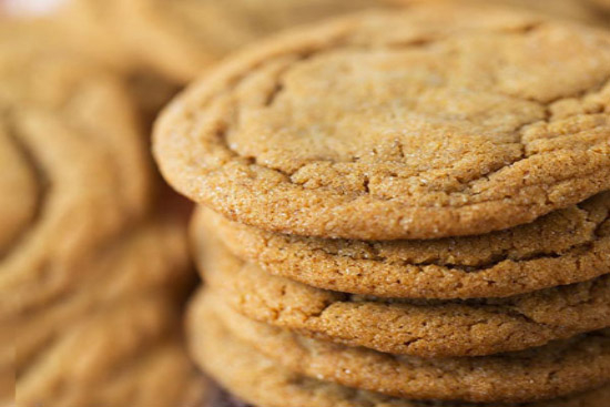 Soft and chewy ginger molasses cookies - A recipe by wefacecook.com