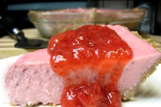 Strawberry cheesecake with rhubarb sauce - A recipe by Epicuriantime.com