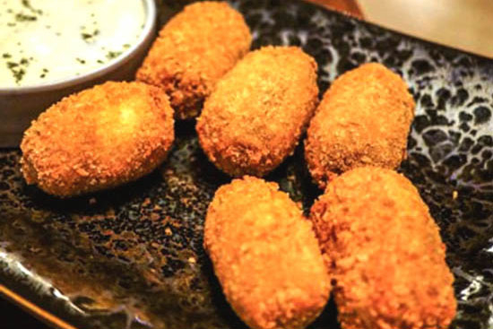 Croquettes of salmon with lemon-chive sauce 