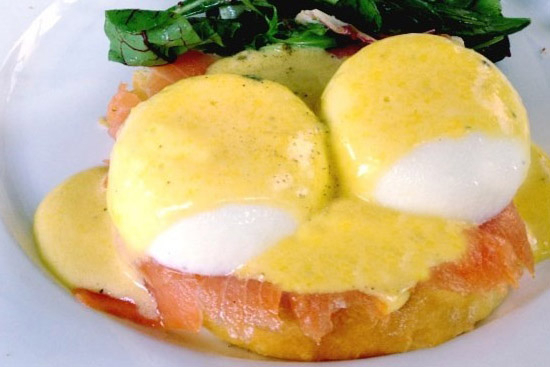 Smoked salmon eggs benedict - A recipe by wefacecook.com